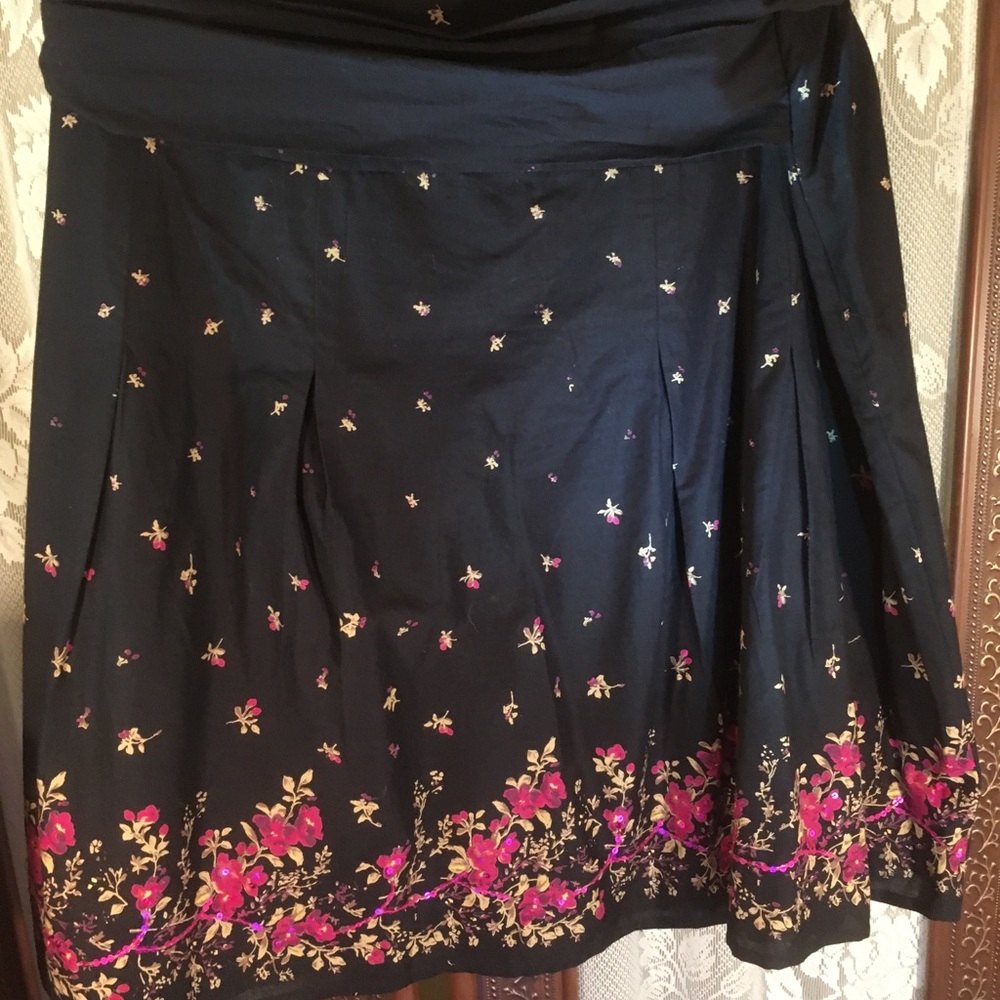 🌞👇🏾Black Floral Skirt